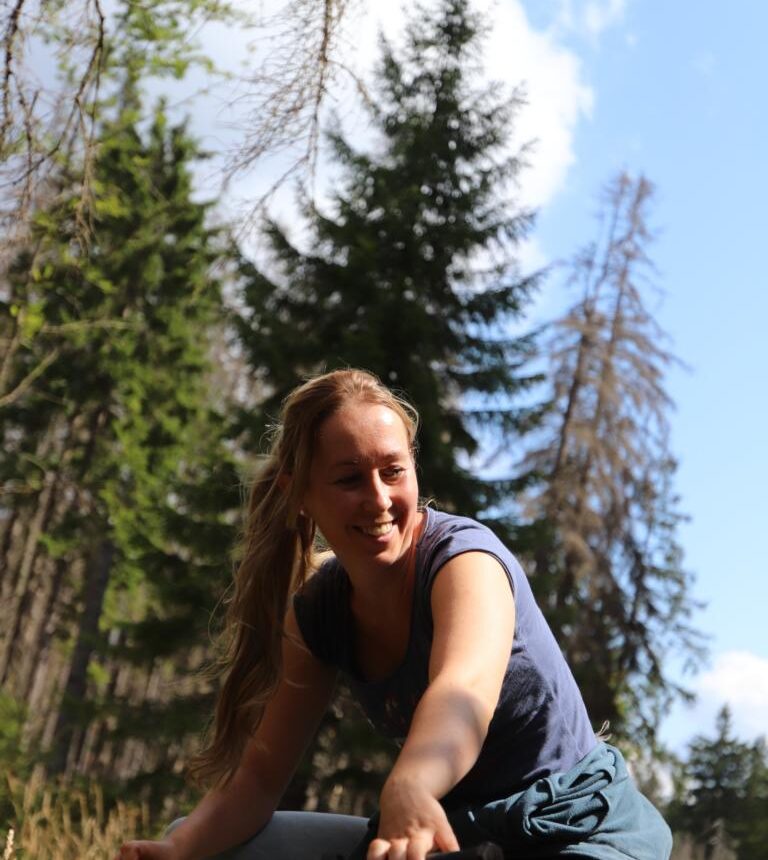 Sabrina auf einer Radtour mit dem Mountainbike im Harz (Torfhaus)