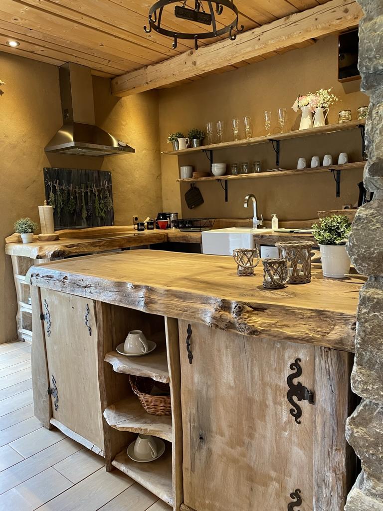 Einzigartige Küche aus Eichenholz mit Naturmaterialien in der besonderen Ferienwohnung im Harz - Hester Street in Earls Lane